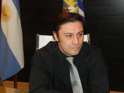 �No sabemos si Costa es legislador o empresario�