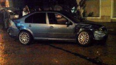 Espectacular choque entre un Bora y un 407 en pleno centro de S�enz Pe�a