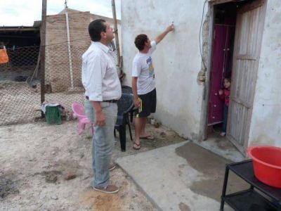 Olivera constat� rajaduras en cadena en varios m�dulos municipales