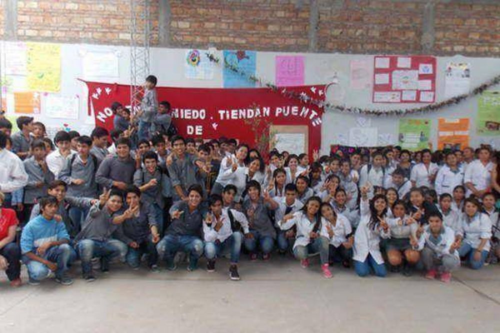 El Colegio Dr. Ren� Favaloro gan� el primer premio de un concurso de Unicef y una ONG