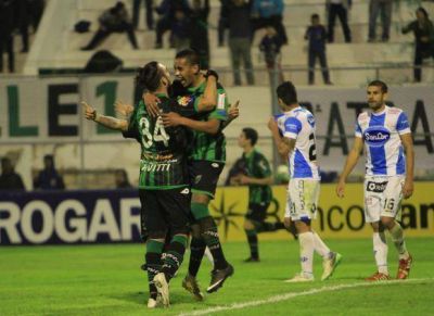 San Mart�n no jug� bien, empat� cerca del final y apenas le sirvi� para el invicto local