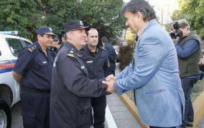 Quilmes: Intendente Guti�rrez recibi� 10 patrulleros de Provincia