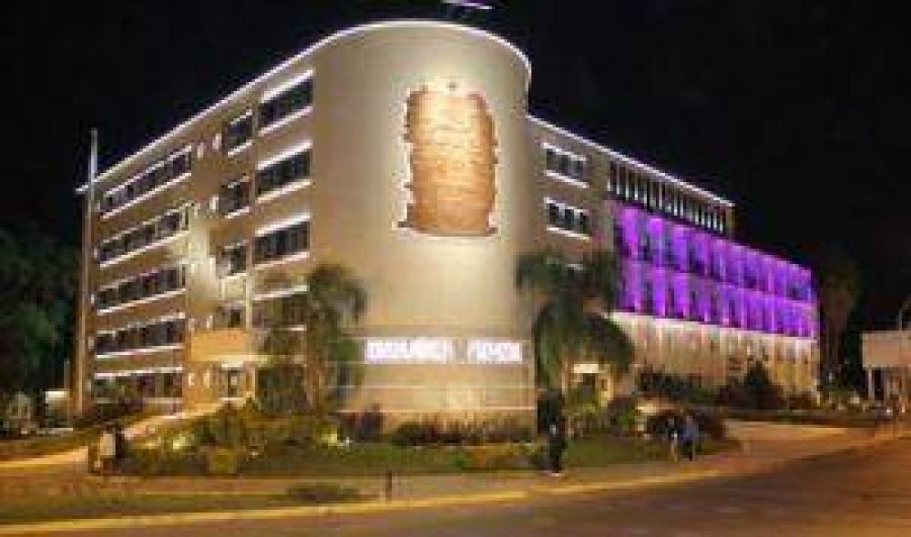 Luz lila en la Legislatura de San Juan por el Lupus
