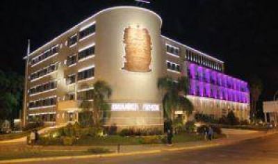 Luz lila en la Legislatura de San Juan por el Lupus