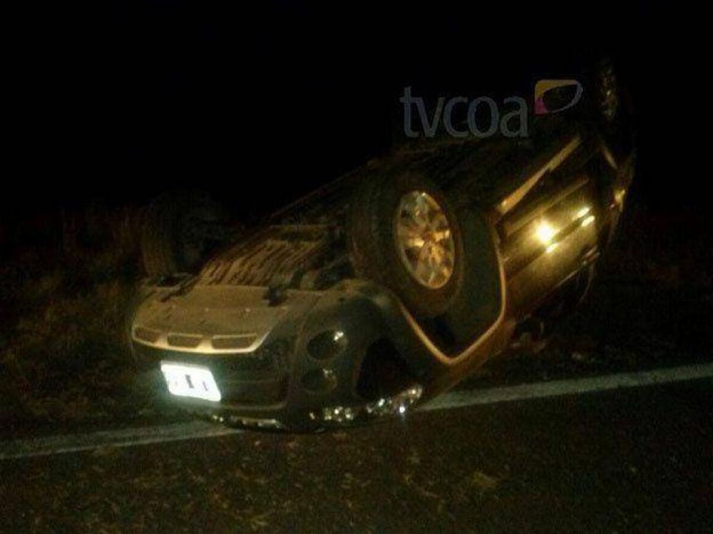 Una ni�a de 3 a�os falleci� al volcar el auto en el que viajaba y salir expulsado
