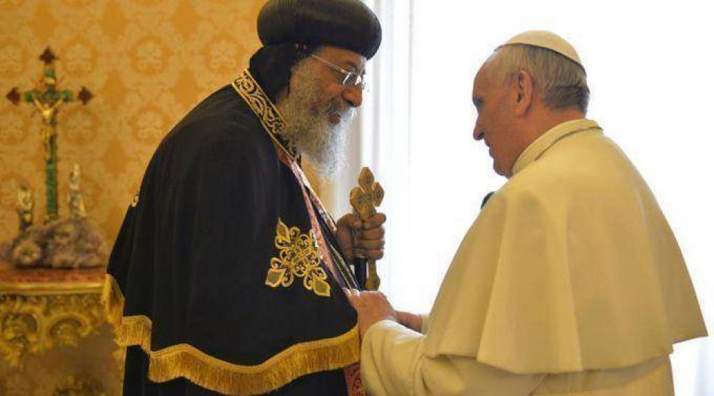 Ecumenismo de sangre alienta reconciliacin: Papa Francisco a Tawadros II