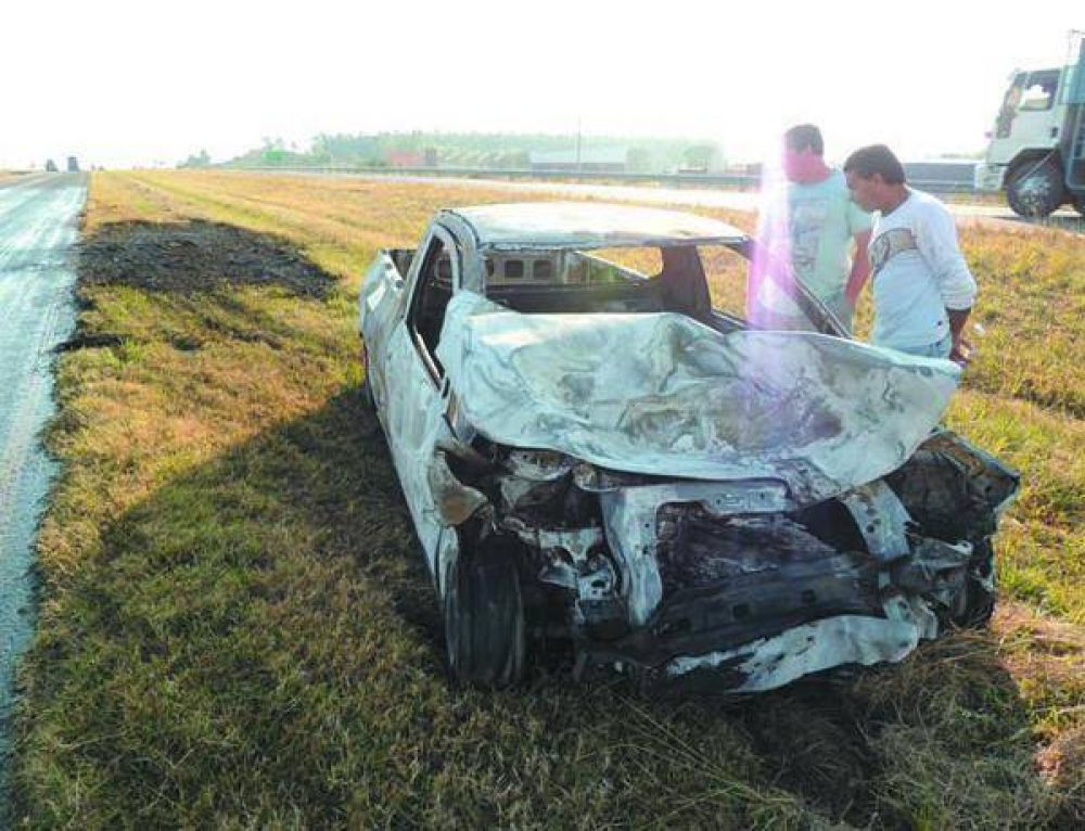 Remolcaba un automvil y fue embestido por una camioneta