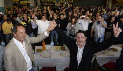 Taxistas porte�os dieron su apoyo a Scioli