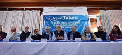 Juli�n Dom�nguez mostr� su equipo t�cnico junto a 12 rectores y 300 acad�micos