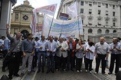 Los bancarios ratificaron el paro de ma�ana por 24 horas