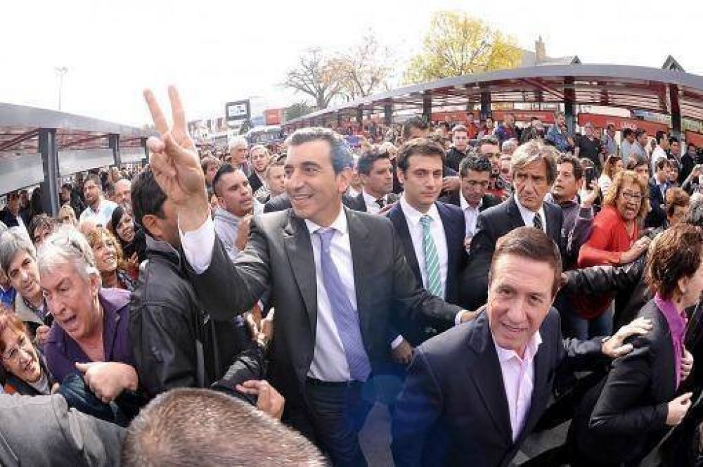 Randazzo inaugur� un centro de transferencia de pasajeros en Lan�s junto a Juli�n �lvarez y Dar�o D�az P�rez
