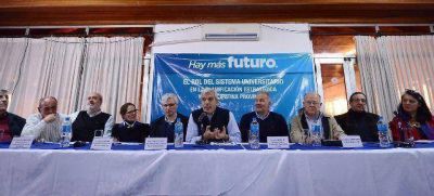 Juli�n Dom�nguez mostr� su equipo t�cnico de Universidades de la provincia de Buenos Aires