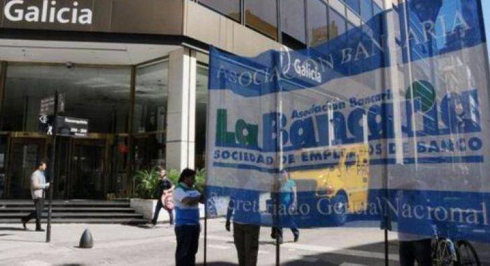 Los trabajadores bancarios ratificaron el paro de hoy pese a la conciliaci�n obligatoria