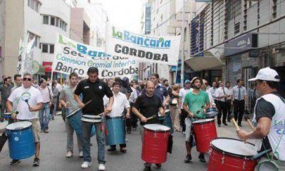Hoy paran bancarios en el pa�s y marchan en C�rdoba