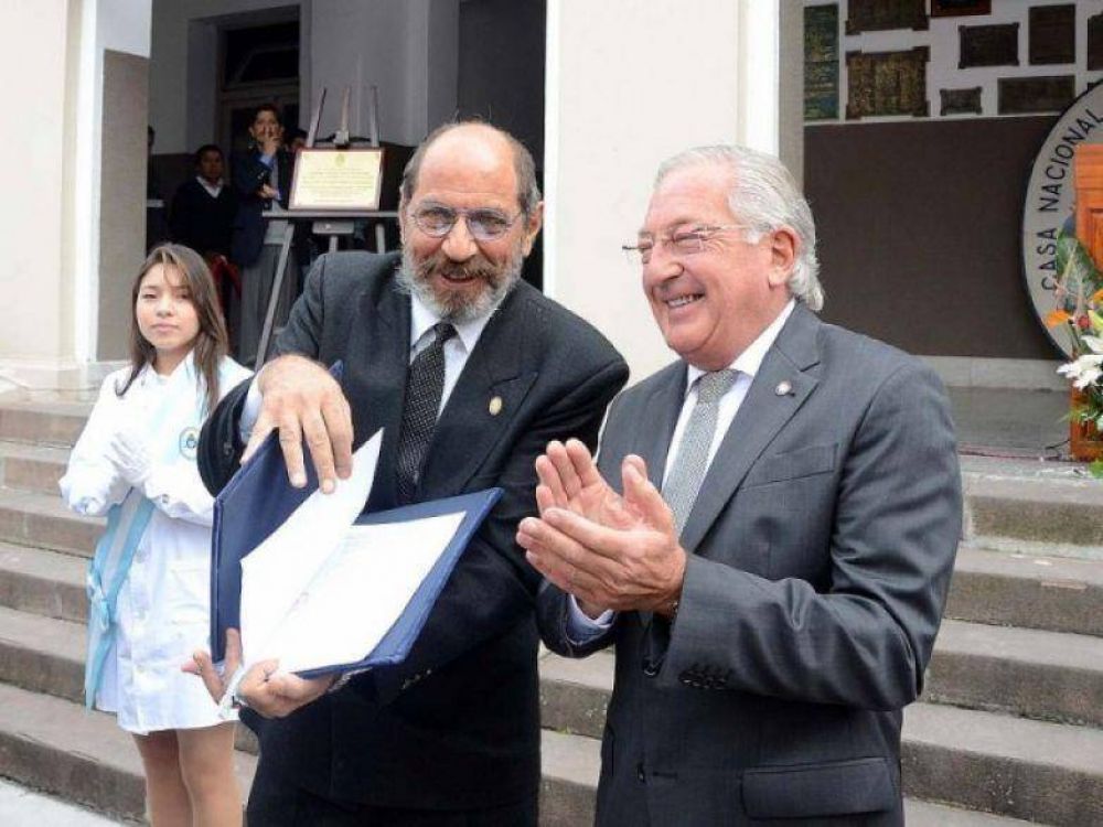 EL COLEGIO NACIONAL �TEODORO S�NCHEZ DE BUSTAMANTE� RECIBI� EL DECRETO QUE LO PROCLAMA MONUMENTO HIST�RICO NACIONAL