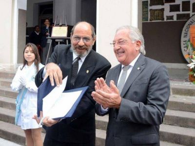 EL COLEGIO NACIONAL �TEODORO S�NCHEZ DE BUSTAMANTE� RECIBI� EL DECRETO QUE LO PROCLAMA MONUMENTO HIST�RICO NACIONAL