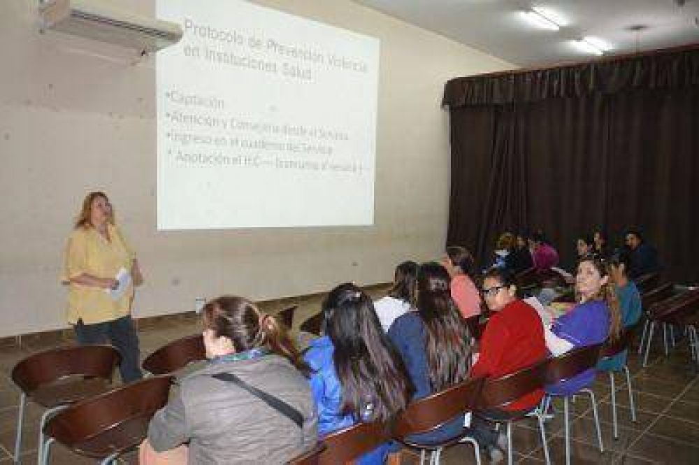 Capacitan a personal de Salud municipal sobre violencia de g�nero