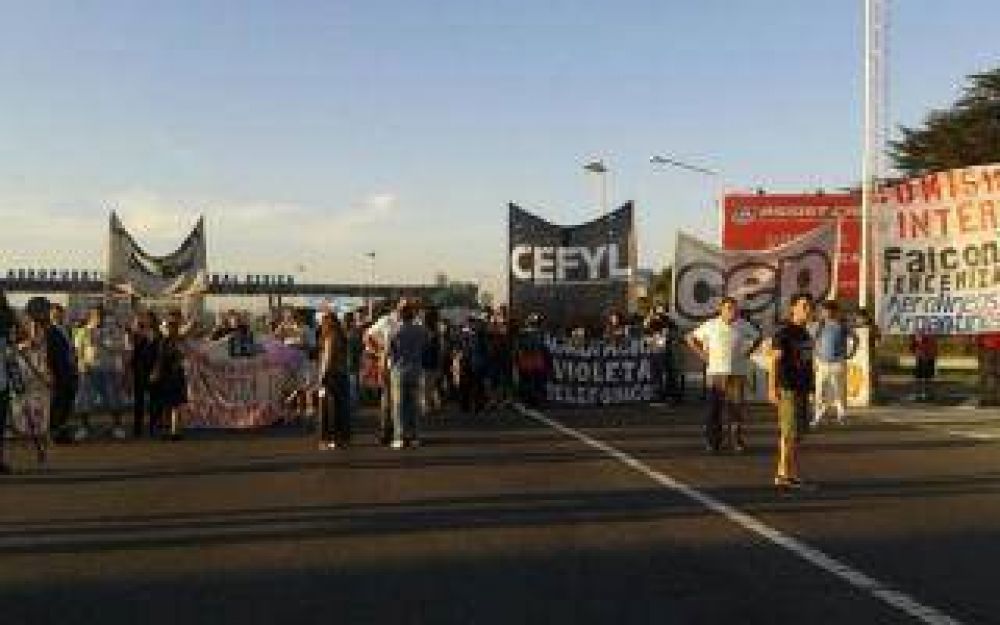 Tras 11 horas, levantaron el bloqueo de los aeroportuarios en Ezeiza