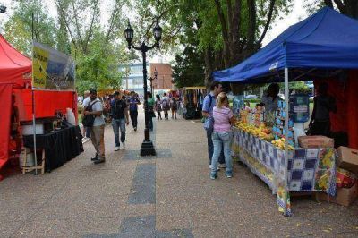 Exitosas ferias de las Colectividades y de Cooperativistas Emprendedores