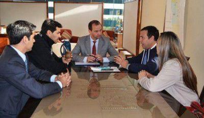  Concejales kosle�os se reunieron con Olivero para quejarse por fiesta de estudiantes