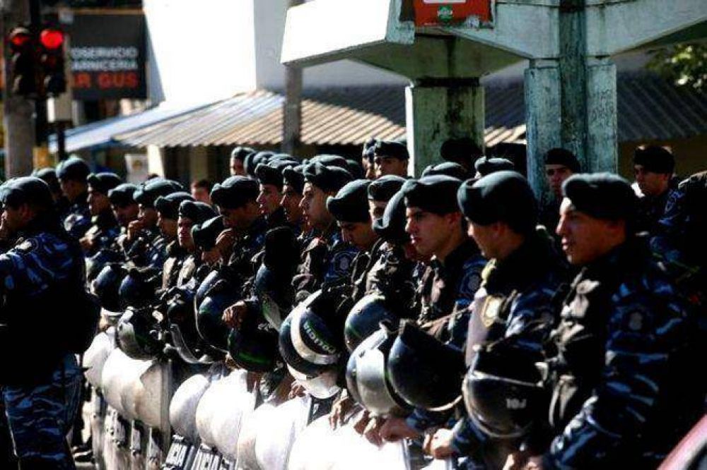 Desalojo en Abasto: un abogado defensor termin� preso e incomunicado por 12 horas