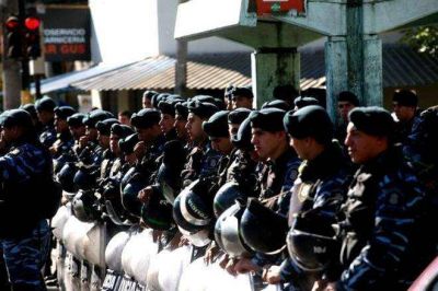 Desalojo en Abasto: un abogado defensor termin� preso e incomunicado por 12 horas