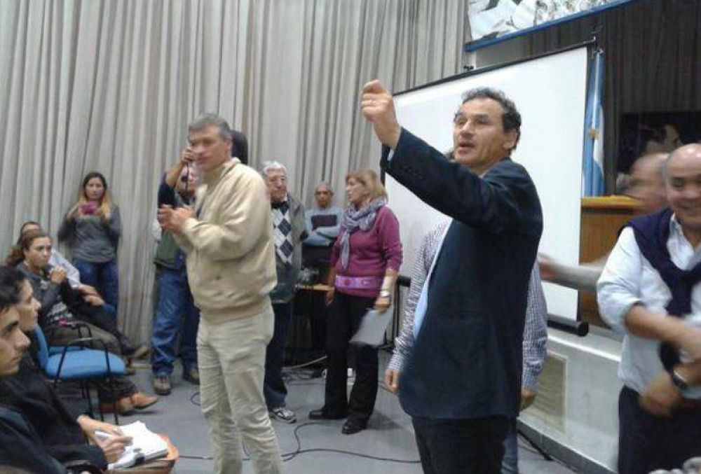 A tres meses de las elecciones, Bruera comenz� a capacitar fiscales para ir por la �re-re�