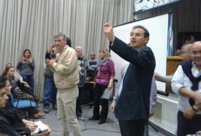 A tres meses de las elecciones, Bruera comenz� a capacitar fiscales para ir por la �re-re�