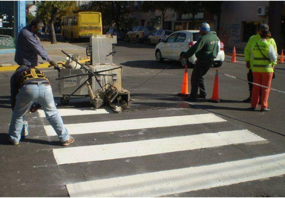 Contin�an las tareas de demarcaci�n de sendas peatonales