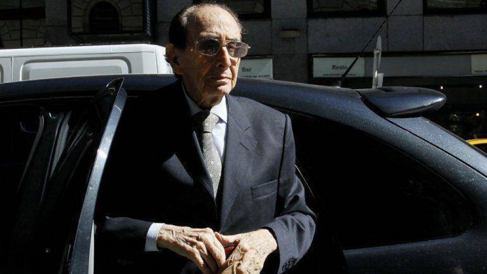 Fayt falt� a la reuni�n de la Corte horas antes de que se debata su situaci�n en el Congreso