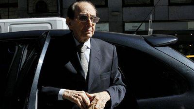 Fayt falt� a la reuni�n de la Corte horas antes de que se debata su situaci�n en el Congreso