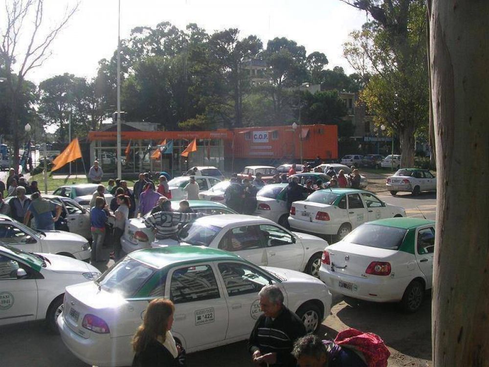 PINAMAR: Los taxistas pinamarenses marcharon por la agresin de un trabajador