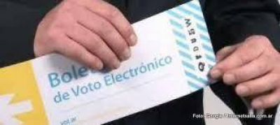 Trasladan siete mesas de la Escuela B�lgica de Capital