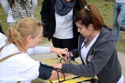 Enfermeros realizaron postas de salud en el Parque celebrando su d�a