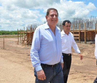 Gobierno acuerda ejecuci�n de 1500 viviendas y la compra de unos 40 millones de ladrillos