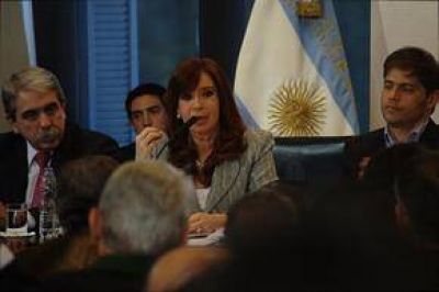 Inza presenci� el acto en Casa de Gobierno y realiz� gestiones para la comunidad