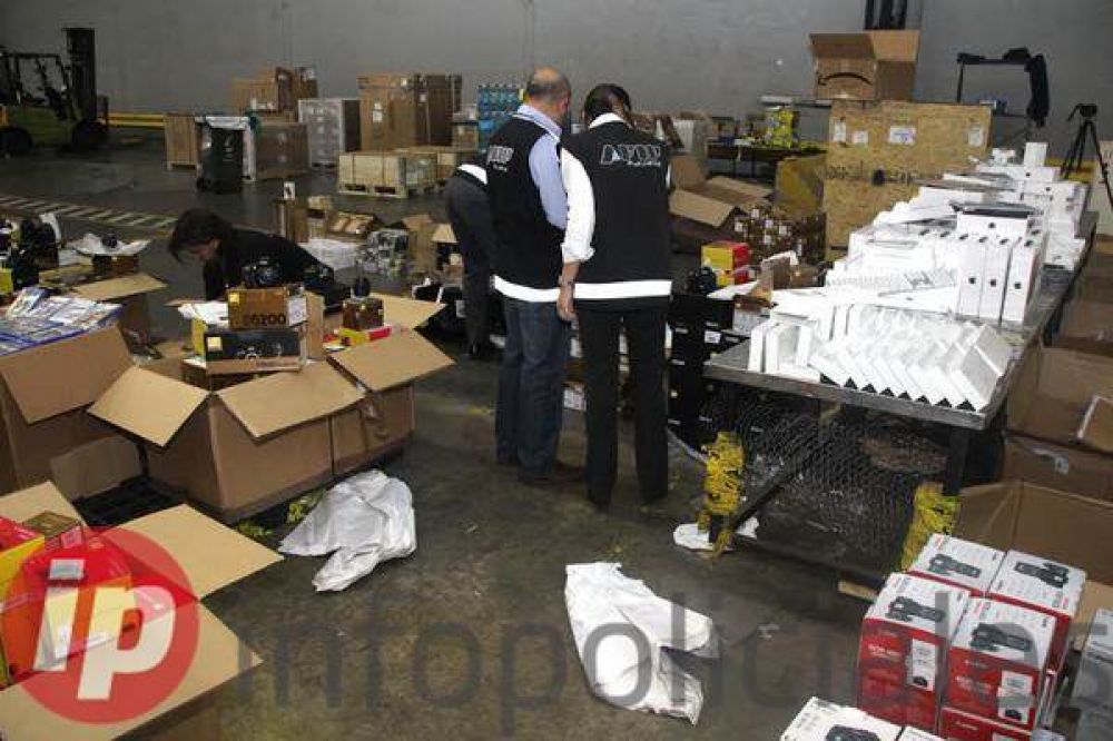 La AFIP desactiv� un contrabando de 1.700 kilos de productos electr�nicos en Ezeiza