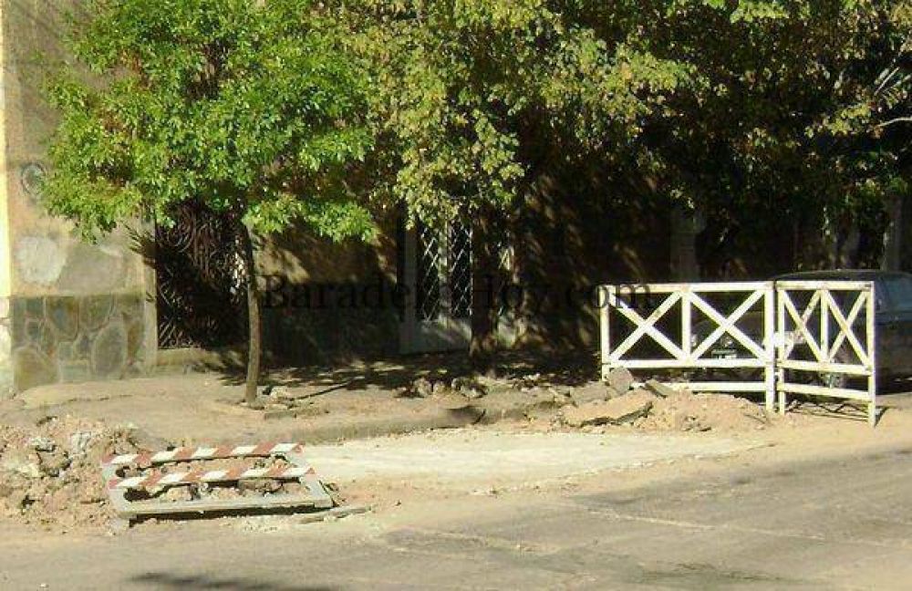 El Intendente Carossi recorri� las calles de Baradero junto a un equipo de trabajo.