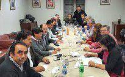 Matuk en la Legislatura: Diputados radicales preparan la interpelaci�n