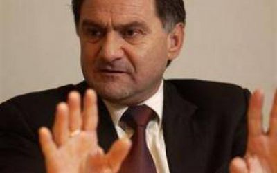 Denuncian que Pereyra gast� m�s de 3 millones de pesos en remises y autos con chofer