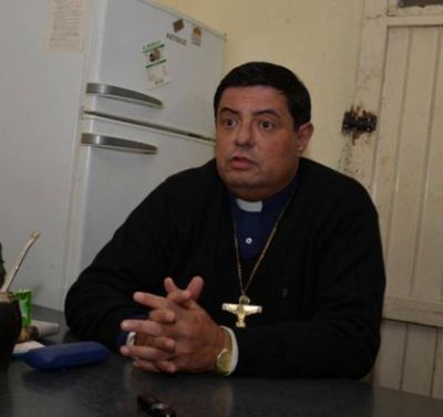 El cura que fue expulsado dijo que la Iglesia Cat�lica lo persigue
