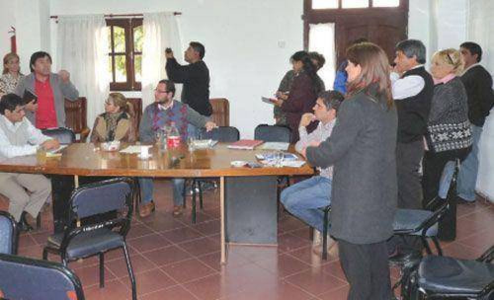 Tensa reuni�n por la situaci�n ambiental y sanitaria de Nonogasta