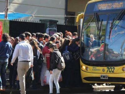 Posadas: Reunir�n 50 mil firmas exigiendo el boleto educativo gratuito