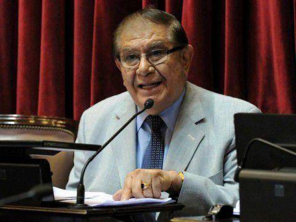 Pereyra y Pichetto quieren nafta a mitad de precio