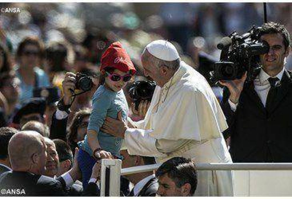 Puerta de ingreso en el amor de la familia, el Papa en la Audiencia General