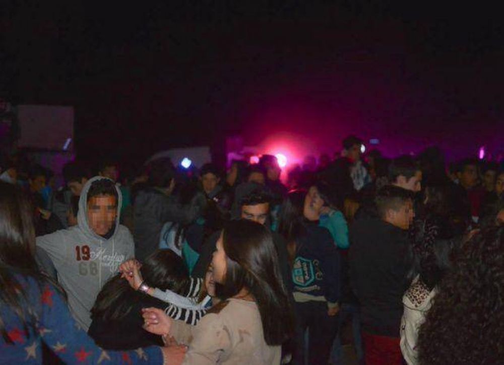 Sumariaron a seis policas por no clausurar una fiesta estudiantil en Juana Koslay