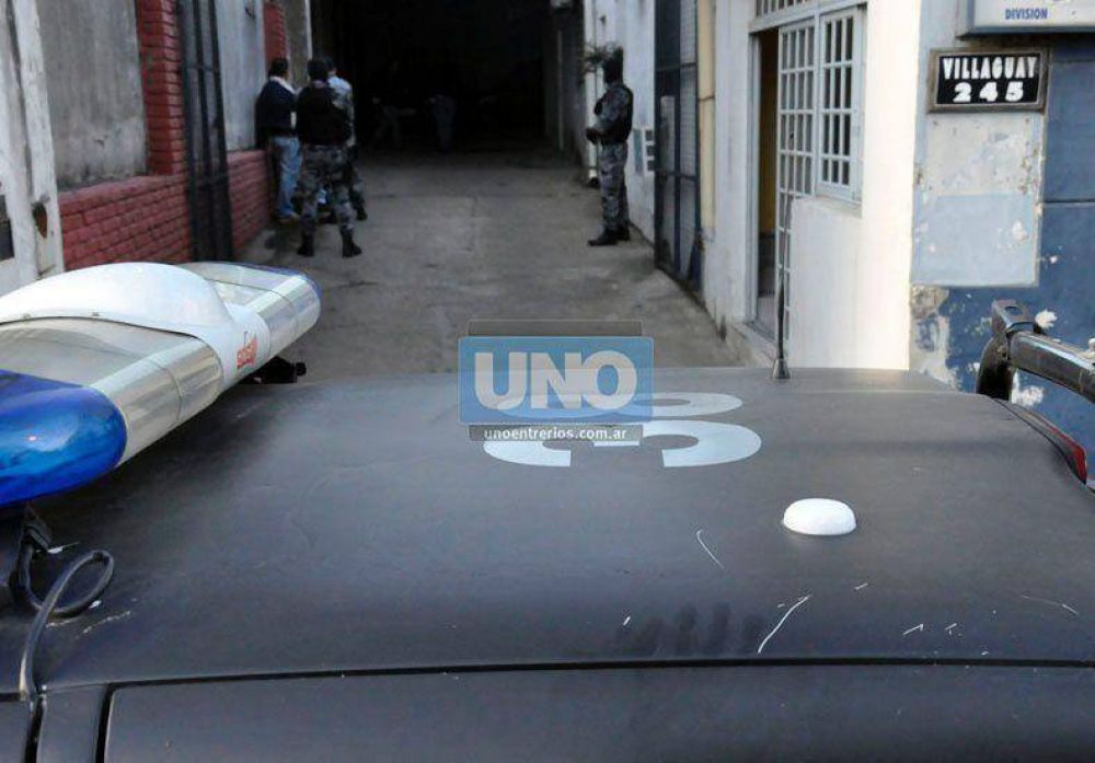 Dos polic�as federales se suman a la detenci�n del comisario de Toxicolog�a