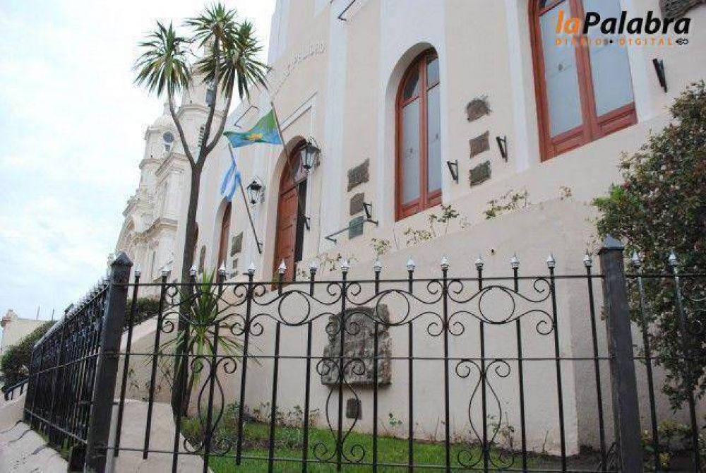 Se realizaron tareas de embellecimiento en el Palacio Municipal