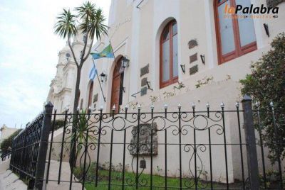 Se realizaron tareas de embellecimiento en el Palacio Municipal