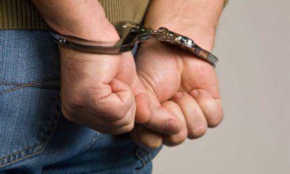 Detuvieron a un hombre acusado de abusar de sus tres hijas en Andresito